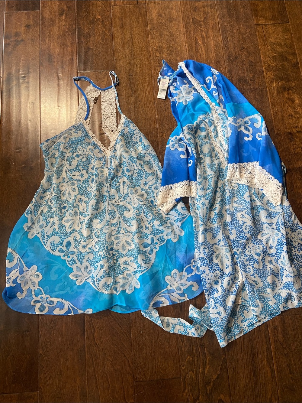 2 Piece Set - In Bloom by Jonquil blue Floral Kimono and Chemise/Nightie SZ M